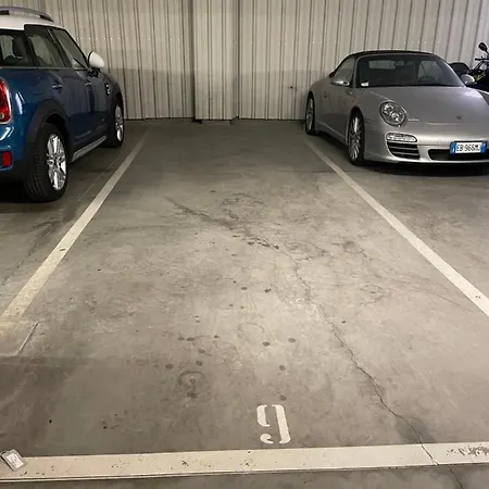 La Tua Casa Lontano Da Casa! Con 2 Posti Auto! *