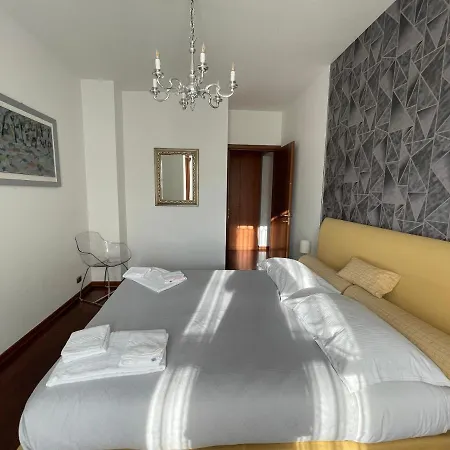 La Tua Casa Lontano Da Casa! Con 2 Posti Auto! *